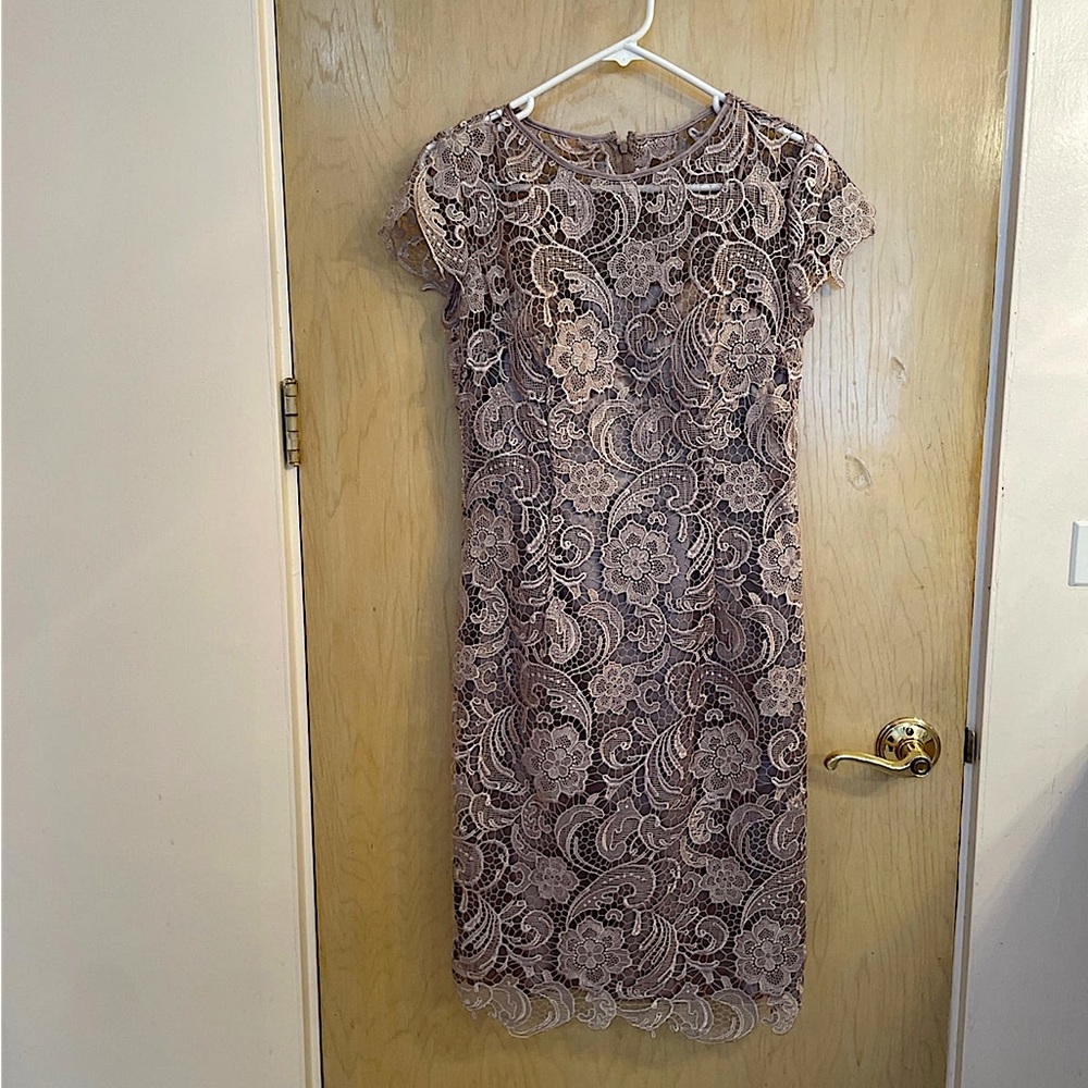 Patra size 8 cocktail elegant lace dress in good condition.  Champagne/Beige